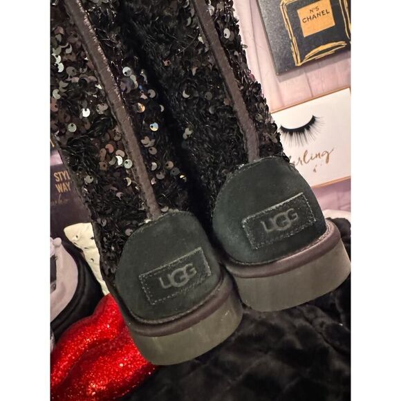 UGG Classic Short Sequin Women/Adult Shoe Size 5 Casual  Ugg short classic emu boot- sheepskin black sequin bling sz 9 women 1130650